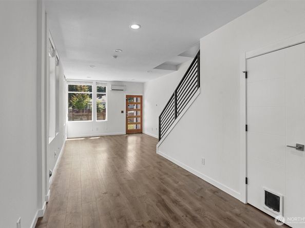 1058 S Cloverdale Street C, Seattle WA 98108
