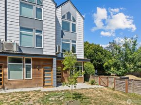 1058 S Cloverdale Street C, Seattle WA 98108