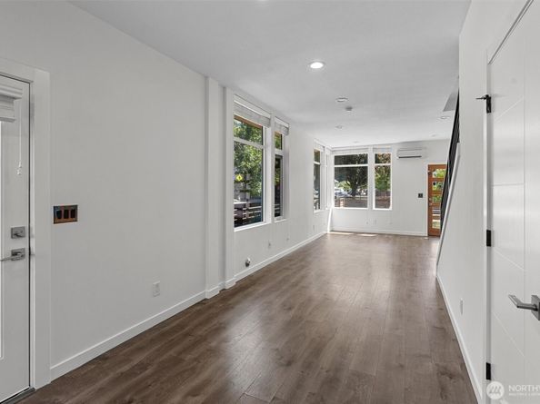 1058 S Cloverdale Street C, Seattle WA 98108