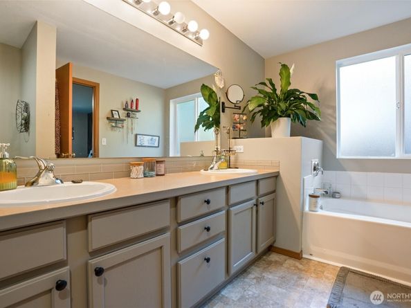 7260 E Last refuge Way, Port Orchard WA 98366