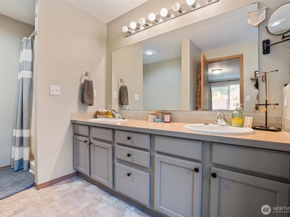 7260 E Last refuge Way, Port Orchard WA 98366