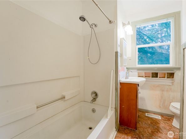11027 Alton Avenue NE, Seattle WA 98125