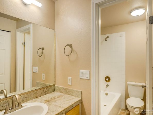 11107 NE 125th Lane F222, Kirkland WA 98034