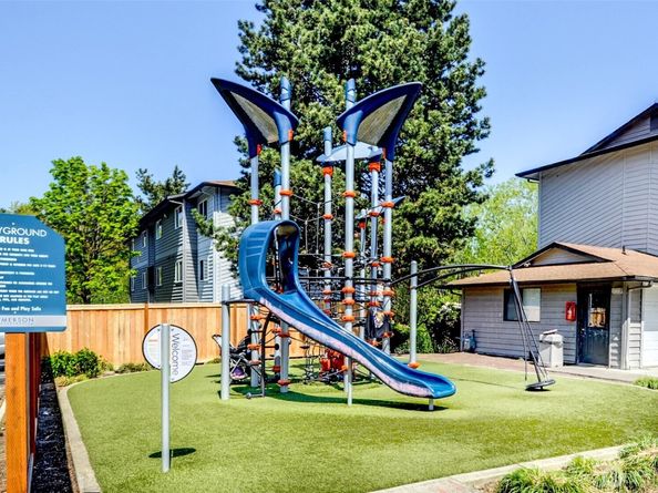 11107 NE 125th Lane F222, Kirkland WA 98034