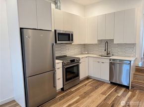 738 D N 92nd Street, Seattle WA 98103