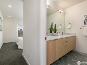 738 D N 92nd Street, Seattle WA 98103
