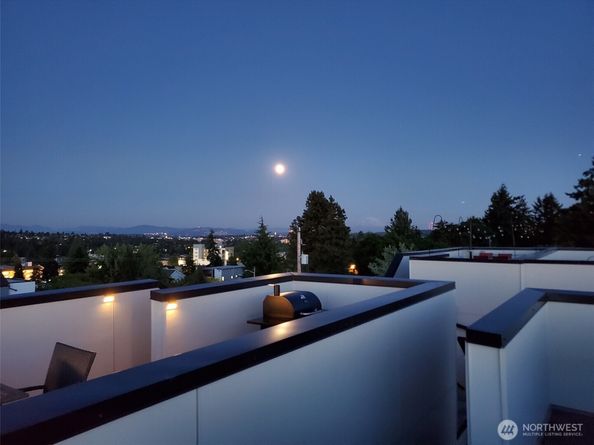 738 D N 92nd Street, Seattle WA 98103