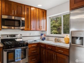 10536 24th Ave NE, Seattle WA 98125