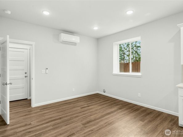 27113 30th Place S 23, Kent WA 98032