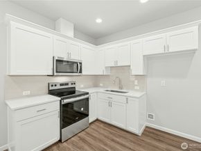 27113 30th Place S 23, Kent WA 98032
