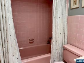 661 Clinton Place, Ridgefield NJ 07657