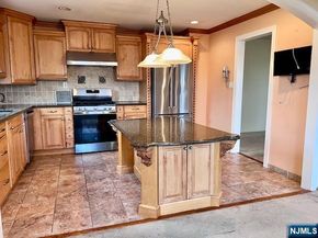 661 Clinton Place, Ridgefield NJ 07657