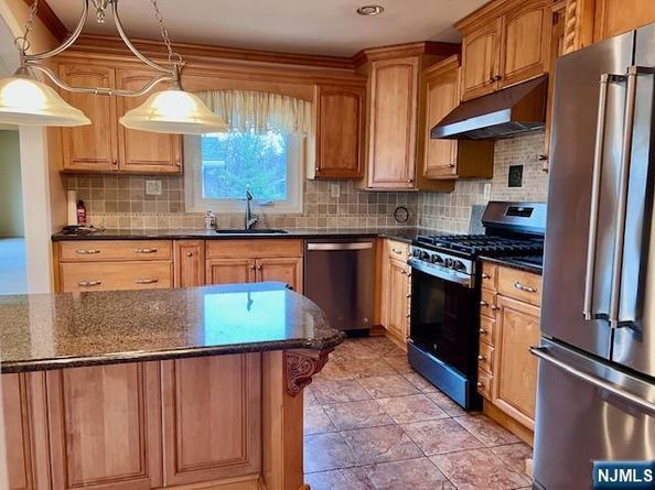 661 Clinton Place, Ridgefield NJ 07657