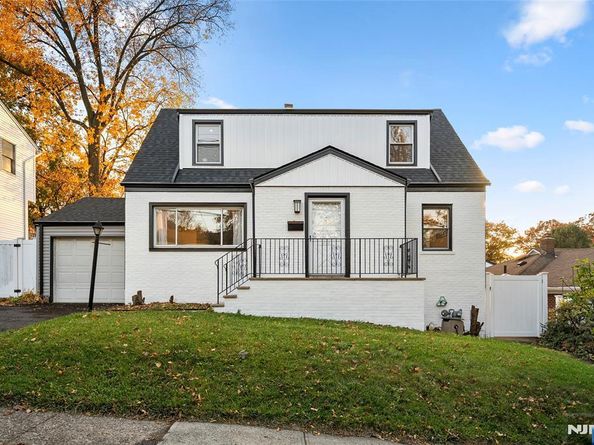 636 Elm Avenue, Ridgefield NJ 07657