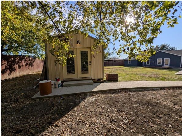 1413  Hill Street , Grapevine Texas 76051