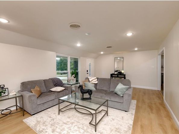 1413  Hill Street , Grapevine Texas 76051