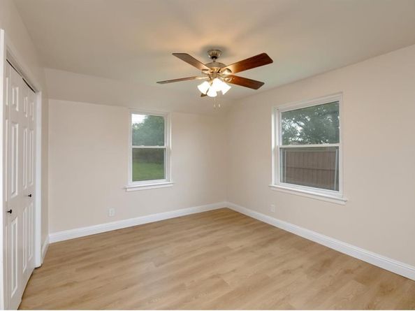 1413  Hill Street , Grapevine Texas 76051