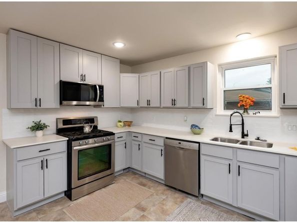 1413  Hill Street , Grapevine Texas 76051