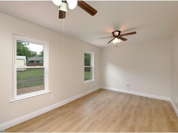 1413  Hill Street , Grapevine Texas 76051