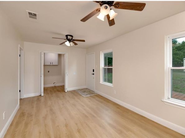 1413  Hill Street , Grapevine Texas 76051