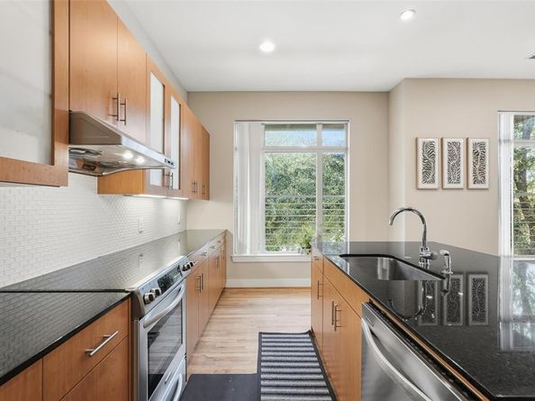 2325  Stutz Drive  37, Dallas Texas 75235