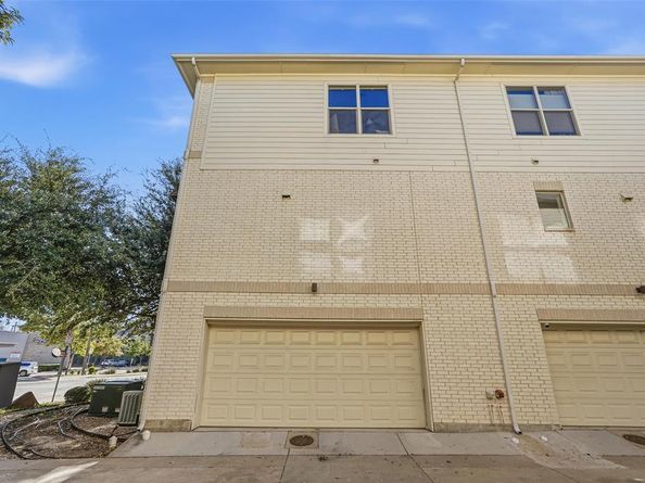 2325  Stutz Drive  37, Dallas Texas 75235