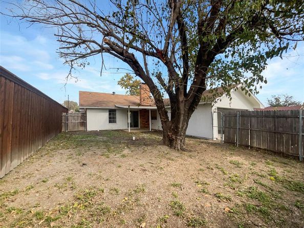 1426  Whiteoak Drive , Garland Texas 75040