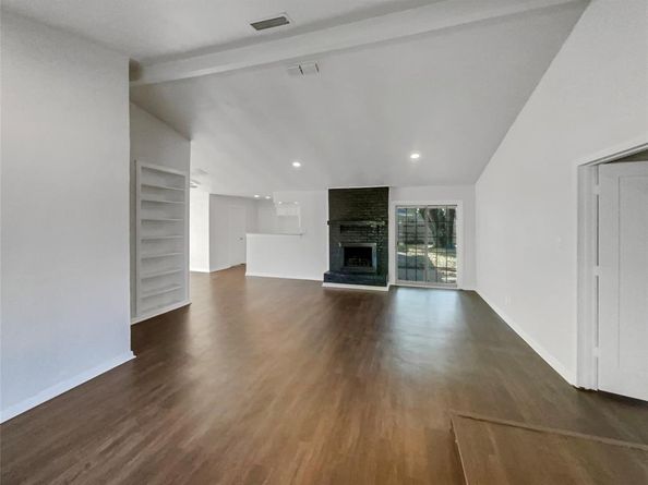 1426  Whiteoak Drive , Garland Texas 75040