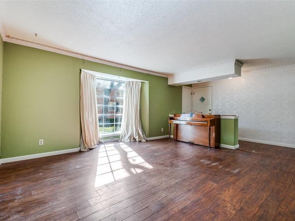 6035  Sandhurst Lane  B, Dallas Texas 75206