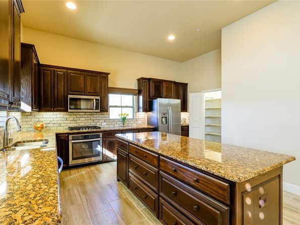 878  Hatton Sumner Pl  , Arlington Texas 76005