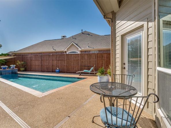 109  Midcrest Drive , Irving Texas 75063