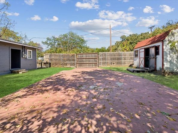 3001  Louise Street , Fort Worth Texas 76112