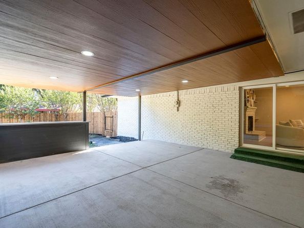 5118  Breakwood Drive , Dallas Texas 75227