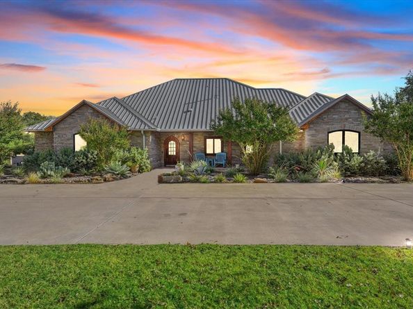 9334  Jim Christal Road , Denton Texas 76249