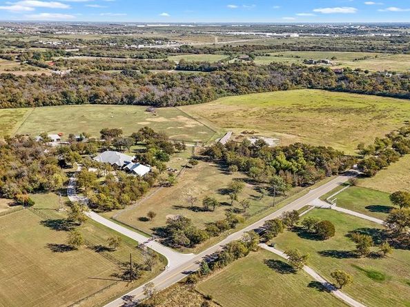 9334  Jim Christal Road , Denton Texas 76249