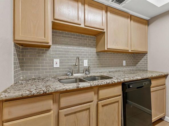 708  Baruna Circle , Garland Texas 75043