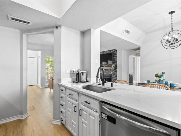 3105  San Jacinto Street  201, Dallas Texas 75204