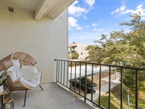 3105  San Jacinto Street  201, Dallas Texas 75204