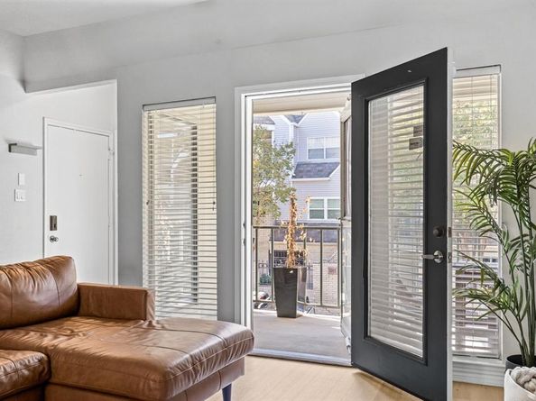 3105  San Jacinto Street  201, Dallas Texas 75204