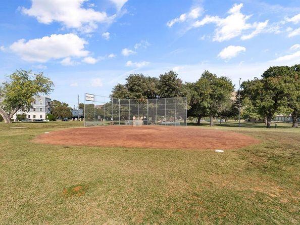 3105  San Jacinto Street  201, Dallas Texas 75204