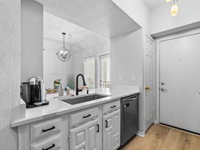 3105  San Jacinto Street  201, Dallas Texas 75204