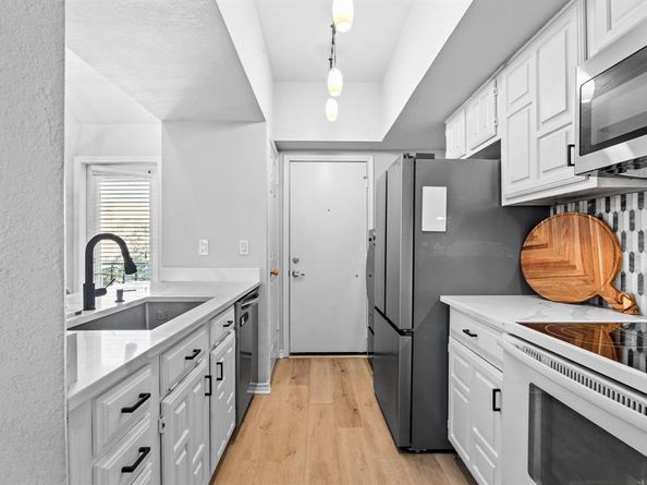 3105  San Jacinto Street  201, Dallas Texas 75204