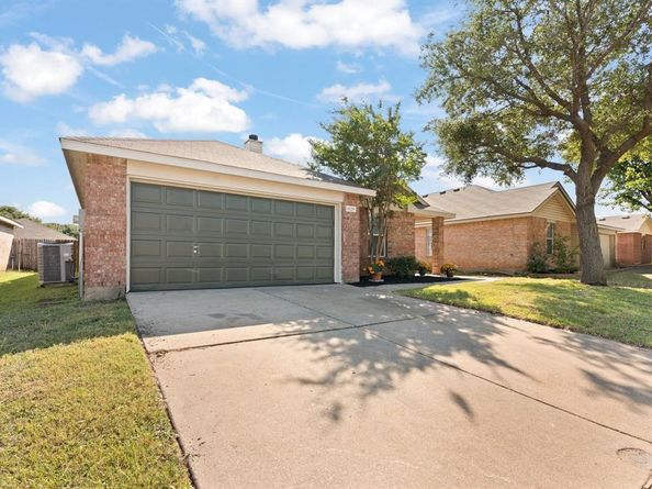 1129  Cottonwood Drive , Crowley Texas 76036