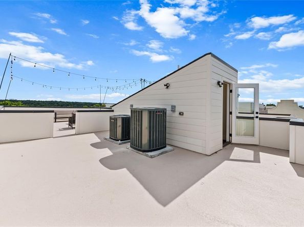 1021  Mobile Street , Dallas Texas 75208