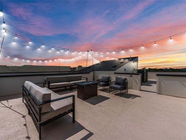 1021  Mobile Street , Dallas Texas 75208
