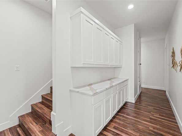 1021  Mobile Street , Dallas Texas 75208