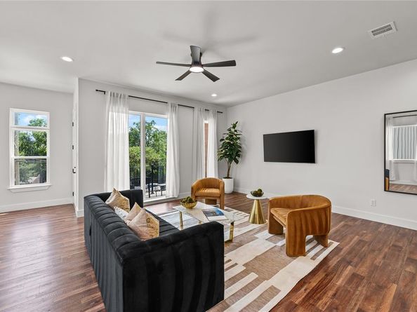 1021  Mobile Street , Dallas Texas 75208
