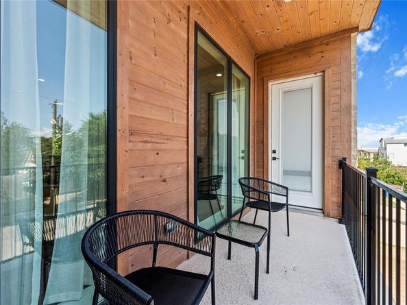 1021  Mobile Street , Dallas Texas 75208