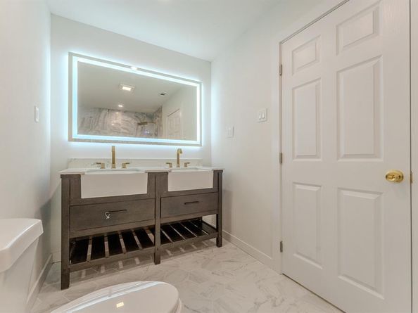 2817  Darby Drive , Dallas Texas 75227