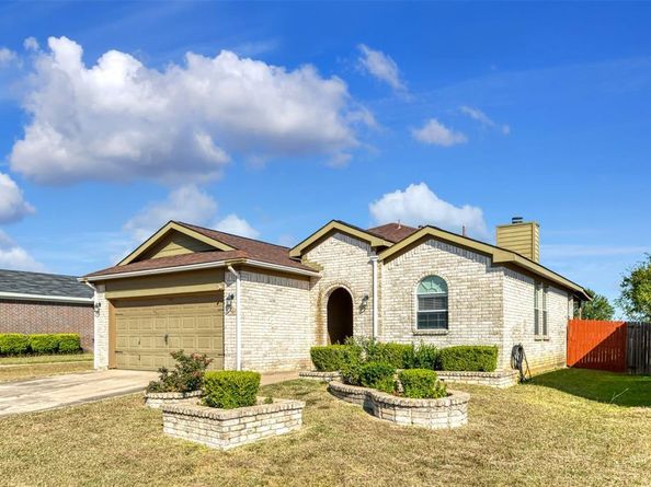 1021  Buffalo Springs Drive , Fort Worth Texas 76140